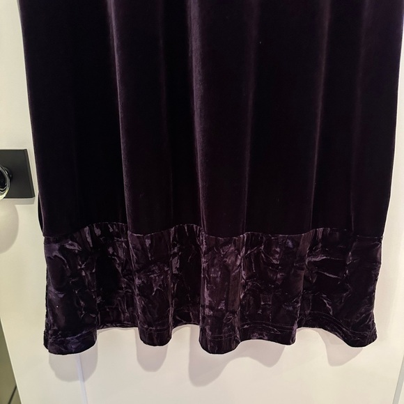 Velvet sleeveless midi dress - Picture 2 of 5